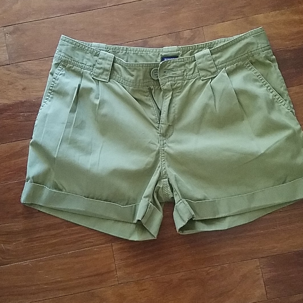 GAP khaki green shorts